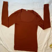 Aritzia, Wilfred Free, Long‎ Sleeve scoop neck tee, ribbed, rust color, size M