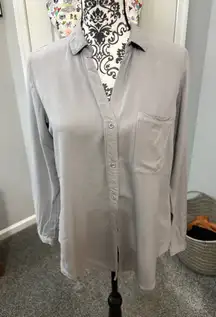 Cloth & Stone size XS grey button down shirt 