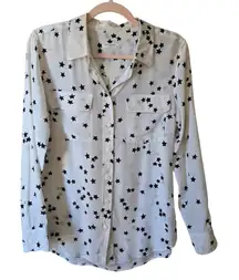 Equipment Slim Signature silk shirt white with a black star print Size Medium
