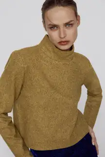 NWT  Marled Sweatshirt With Padded Shoulders