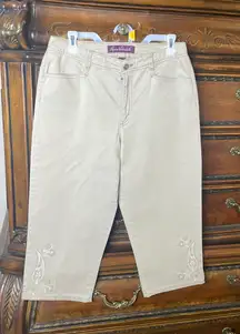 Gloria Vanderbilt Khaki  Capri Pants