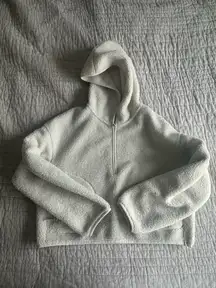 Uniqlo Sherpa Cozy Cream Cropped Pullover