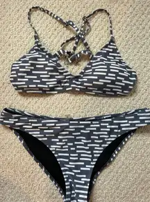 Cupshe Grey and White Patterned Bikini Set