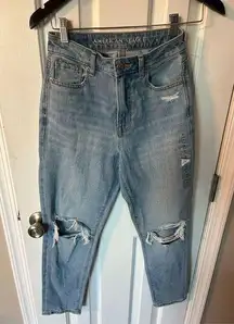 American Eagle  Women's Jeans Mom Jean Sz 0 short High Rise Distressed Light Wash