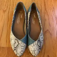TOMS snakeskin pointy toed flats size 6