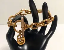 gold link chain bracelet