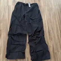 Tractr Black Wind Joggers. Cinch waist and legs. Lots of pockets.