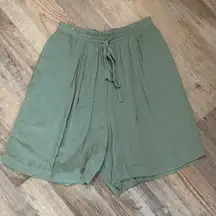London Fog Sage Green Women's Bermudas size S