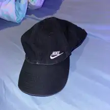 Men’s Black & White Embroidered Nike Hat