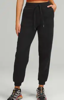 Lululemon Scuba Relaxed High-Rise Jogger in Black