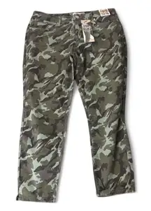 Camo Mid Rise Jeans‎