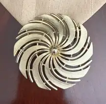 Vintage Sarah Conv Large Brooch