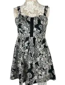 Royal bones sleevless dress skulls & corset front, black and white size small