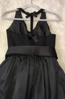 Vera Wang White by  Cocktail Dress Black Bow Accents Women's Size 6