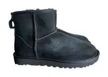 Ugg Women’s Classic Mini II Black Boot Size 5 #926