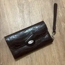 BUXTON | Brown Crocodile Embossed Wristlet