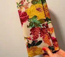 Tapestry sequence floral clutch