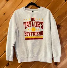 “Go Taylors Boyfriend” Taylor Swift Travis Kelce the Chiefs football crewneck