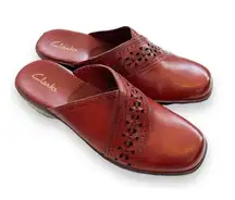 Clarks  Dark Red Mules Clogs Cutwork Accents Women’s Size 8.5 Fall Comfort Shoes