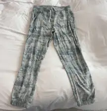 Athleta Farallon Organic Cotton Jogger Pants Fog Camo Women’s Size M