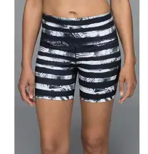 Lululemon Groove Short II Roll Down Shady Palms Black & White Athletic Shorts 4