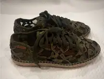 Toni Pons Olive Green Lace Espadrille Sneakers Floral Boho Shoes Size 37 US 6.5