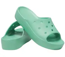 Crocs Classic Platform Slide Sandals Shoes  in Jade Green Women’s size 7
