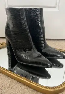 Boots Black Croc