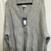 Universal Thread Women's Gray‎ Sweater