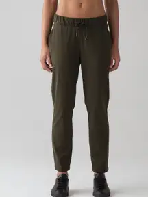 LULULEMON- On The Fly Pant 28" Dark Olive Casual Travel On The Move Resort