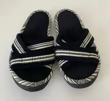 EUC | Isotoner women’s solid bottom slippers — size 7.5-8‎