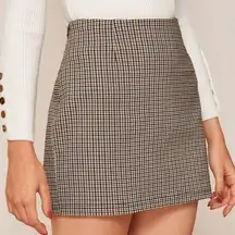 Houndstooth Print High Waisted Mini Skirt size 6 / Medium