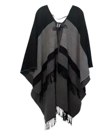 Women’s Heavy Knit Poncho Cardigan APT. 9 Toggle Buttons Fringe One size