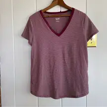 ⭐️ Mossimo Basic Tee V Neck Size Medium