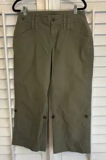 The North Face Olive Crops‎ Size 4