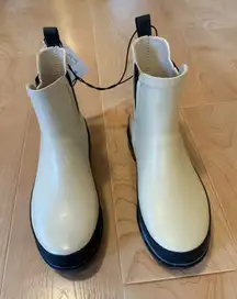 Short rubber boots size 6 