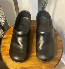 Black Dansko clogs 40