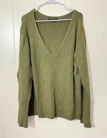 Something Navy Solid Green V Neck Long Sleeve Acrylic Blend Sweater  Size L