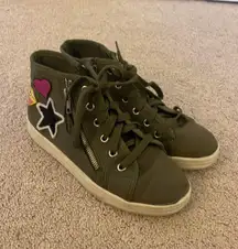 Army Green Shoes With Zipper And Patch Details