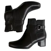 Like New Clark's Leather Un Damson
Heeled Ankle Boots Black Size 6