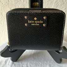 Kate Spade: Cara Wellesley Bifold Wallet- zip area