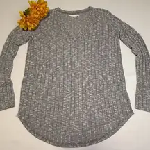Ambercrombie & Fitch Women's‎ Gray V Neck Long Sleeve Ribbed Top Sweater, Size M
