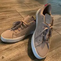 Stylish Women’s Adidas Tennis Shoes – Size 10.5, Court Ready