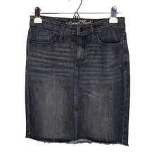 Universal Thread Denim Pencil Skirt Size 2/26R Raw Fringe Hem Black Casual Chic