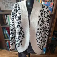 UGG  Sherpa monochrome leopard teddy open front M cardigan