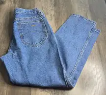 Vintage Chic High Waisted Mom Jeans in Medium Wash