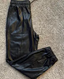 Forever 21 Black Faux Leather Jogger Pants Women’s Sz M