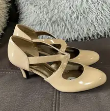 NWOT Shiny Cream Color Heels Size 7