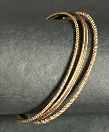 Set of 3 women’s vintage‎ dainty gold tone bangle bracelets one size