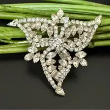 Vintage Unsigned Clear Pave Rhinestones Relief Triangle Flower Brooch 31g.
